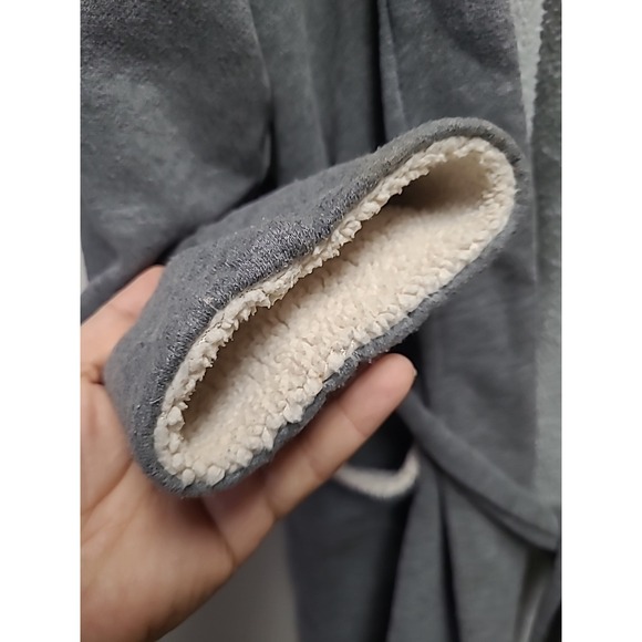 Victoria's Secret Women's Gray Sherpa Hoodie Pocket Robe Size Large - Picture 5 of 8